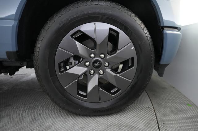 2023 Ford F-150 Lightning — photo 10 of 15