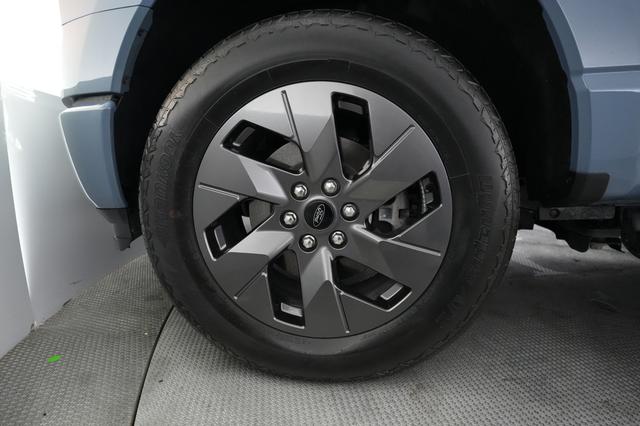 2023 Ford F-150 Lightning — photo 9 of 15