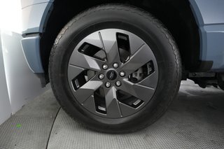 2023 Ford F-150 Lightning — photo 9 of 18