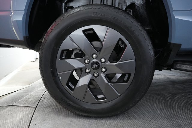 2023 Ford F-150 Lightning — photo 11 of 15