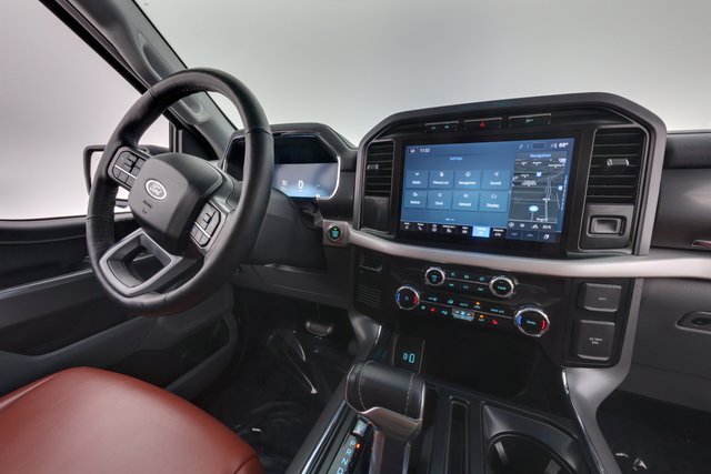 2023 Ford F-150 Lightning — photo 14 of 18