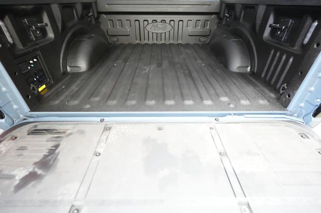 2023 Ford F-150 Lightning — photo 6 of 15