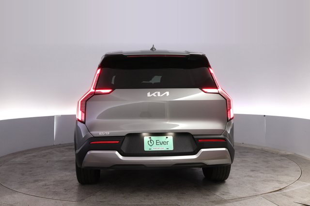 2024 Kia EV9 — photo 12 of 28