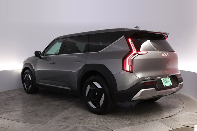 2024 Kia EV9 — photo 13 of 28