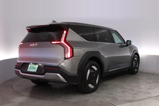 2024 Kia EV9 — photo 2 of 28