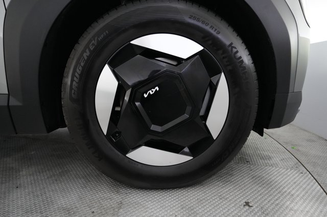 2024 Kia EV9 — photo 16 of 28
