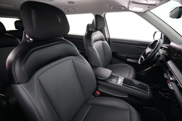 2024 Kia EV9 — photo 18 of 28