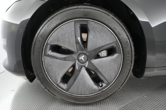 2019 Tesla Model 3 — photo 8 of 27