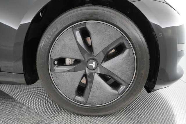 2019 Tesla Model 3 — photo 10 of 27