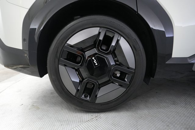 2024 Kia EV9 — photo 17 of 26