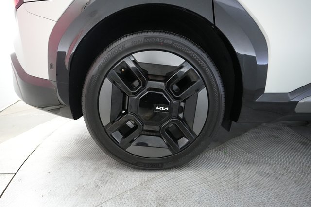 2024 Kia EV9 — photo 17 of 29