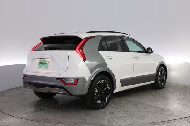 2024 Kia Niro EV — photo 2 of 21