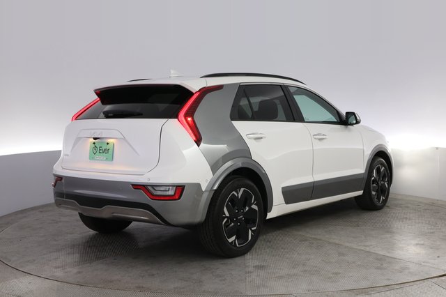 2024 Kia Niro EV — photo 2 of 21