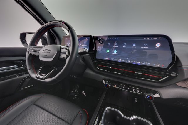 2024 Chevrolet Silverado EV — photo 14 of 19