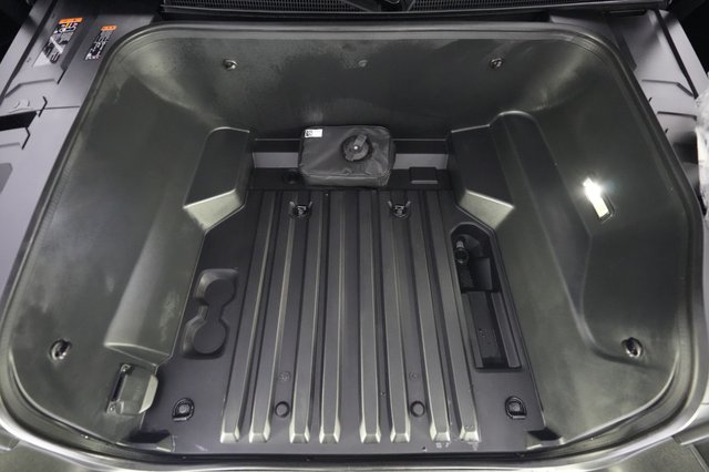 2024 Chevrolet Silverado EV — photo 17 of 19