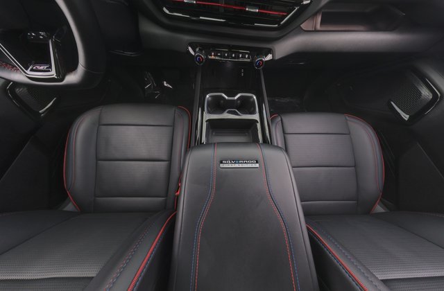 2024 Chevrolet Silverado EV — photo 16 of 19