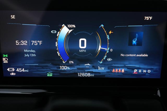 2024 Chevrolet Silverado EV — photo 5 of 19