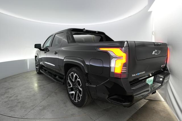 2024 Chevrolet Silverado EV — photo 2 of 19