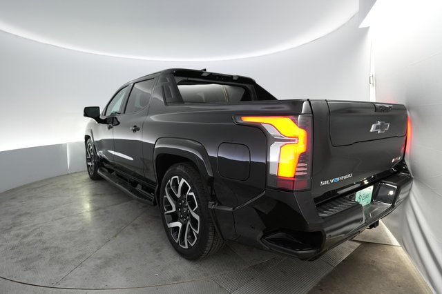 2024 Chevrolet Silverado EV — photo 2 of 19