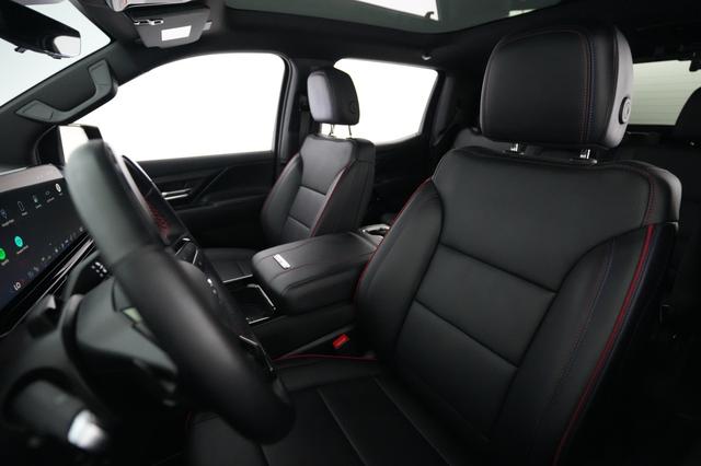 2024 Chevrolet Silverado EV — photo 3 of 19