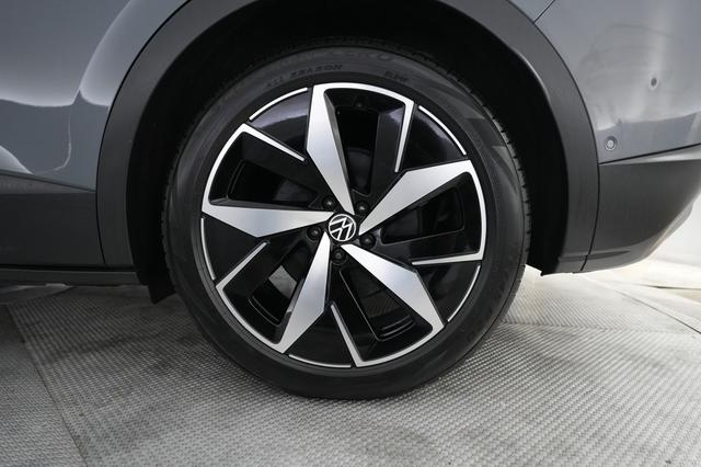 2024 Volkswagen ID.4 — photo 7 of 25