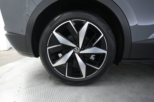 2024 Volkswagen ID.4 — photo 17 of 25