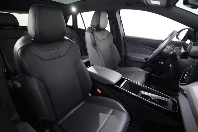 2024 Volkswagen ID.4 — photo 18 of 25