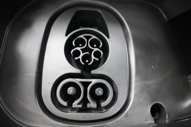 2024 Volkswagen ID.4 — photo 8 of 25