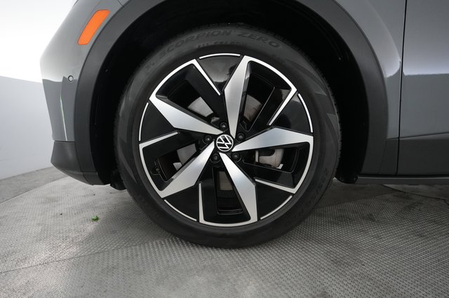 2024 Volkswagen ID.4 — photo 15 of 25