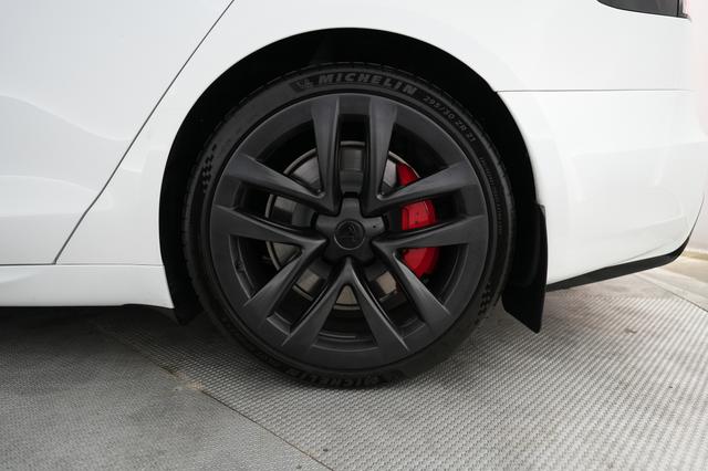 2025 Tesla Model S — photo 7 of 24