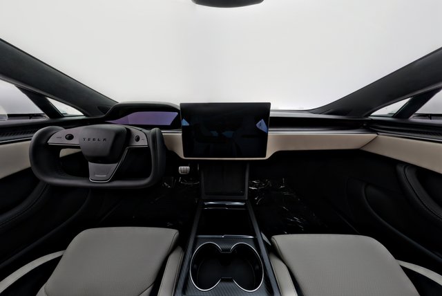 2025 Tesla Model S — photo 21 of 24
