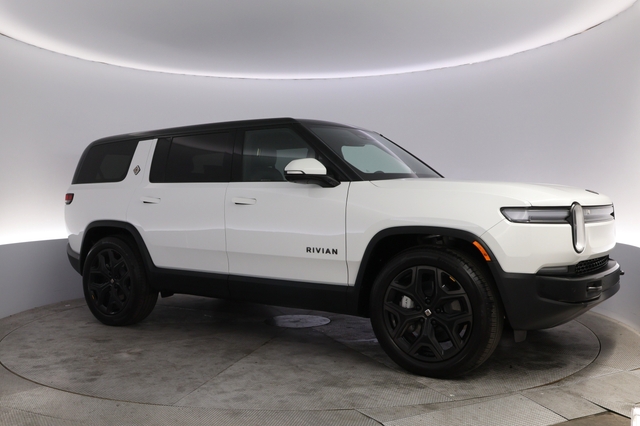 2025 Rivian R1S