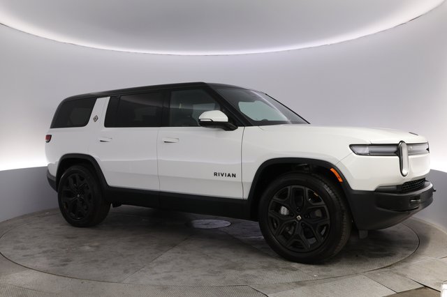 2025 Rivian R1S — photo 11 of 28