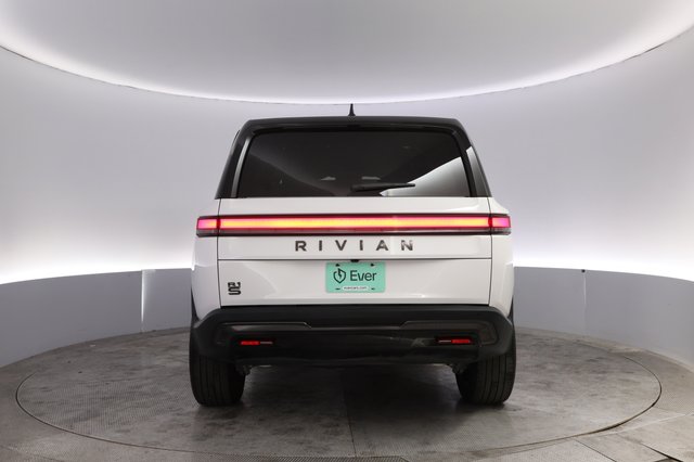 2025 Rivian R1S — photo 12 of 28