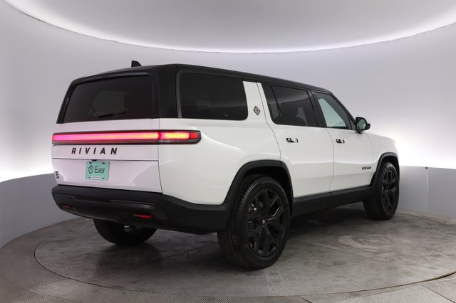 2025 Rivian R1S — photo 2 of 28