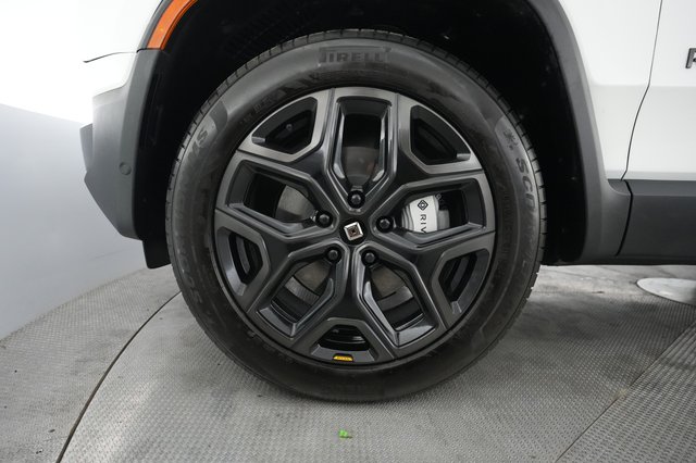 2025 Rivian R1S — photo 15 of 28
