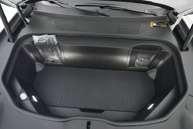 2025 Rivian R1S — photo 25 of 28