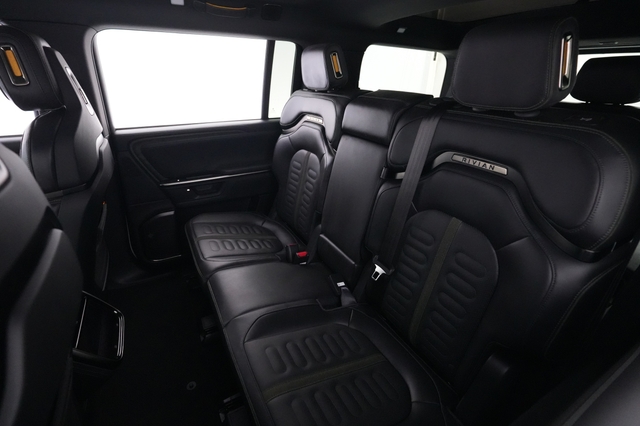 2025 Rivian R1S