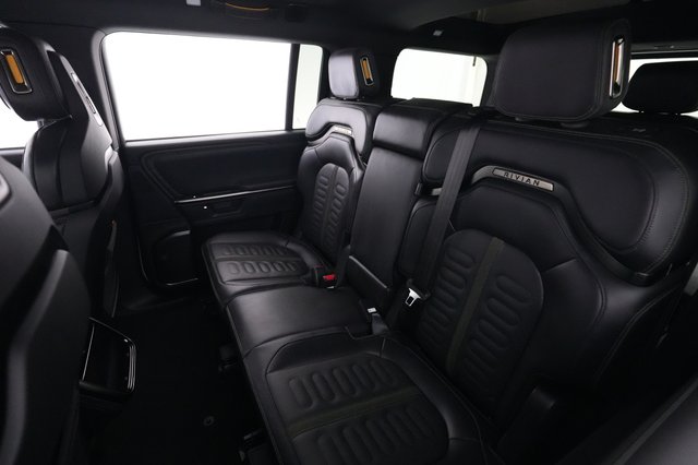 2025 Rivian R1S — photo 19 of 28