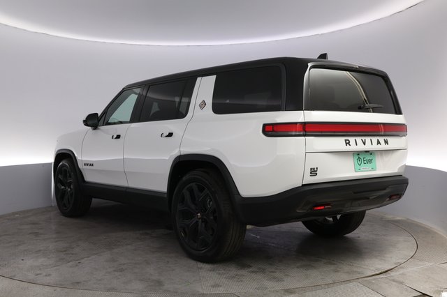 2025 Rivian R1S — photo 13 of 28