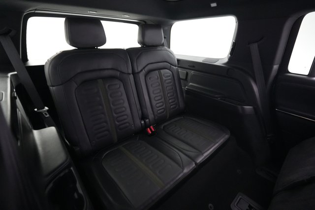 2025 Rivian R1S — photo 21 of 28