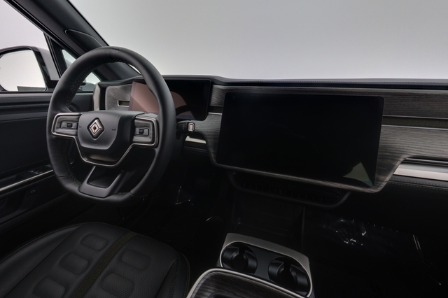 2025 Rivian R1S