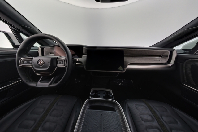 2025 Rivian R1S