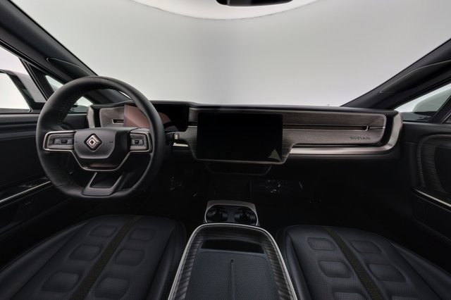 2025 Rivian R1S — photo 23 of 28