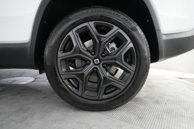 2025 Rivian R1S