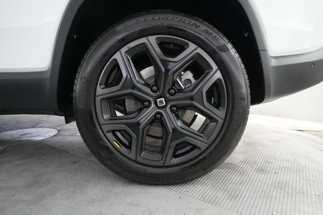2025 Rivian R1S — photo 7 of 28
