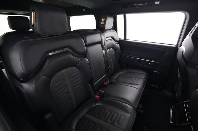 2025 Rivian R1S