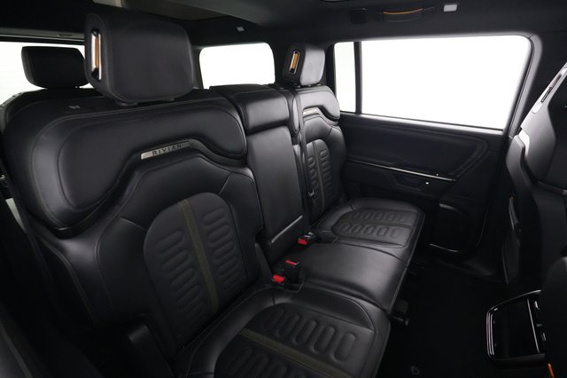 2025 Rivian R1S — photo 4 of 28