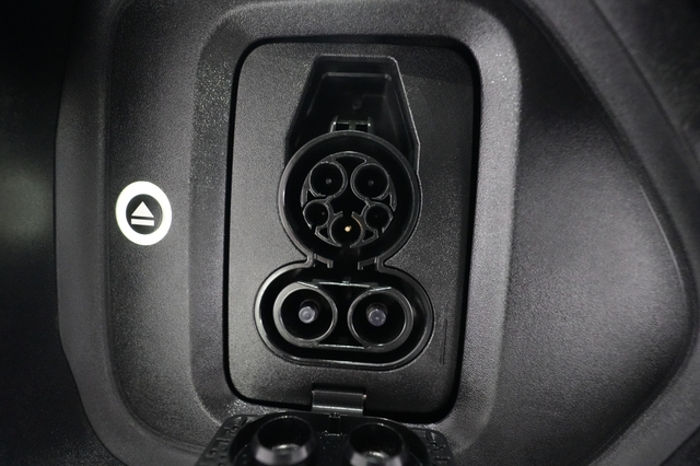 2025 Rivian R1S