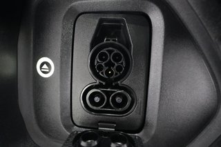 2025 Rivian R1S — photo 8 of 28